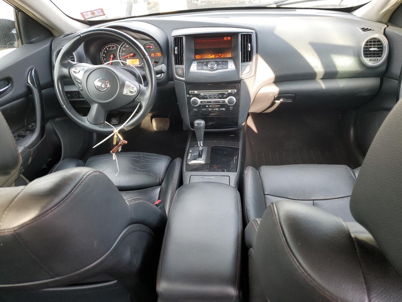2010 Nissan Maxima - Image 8