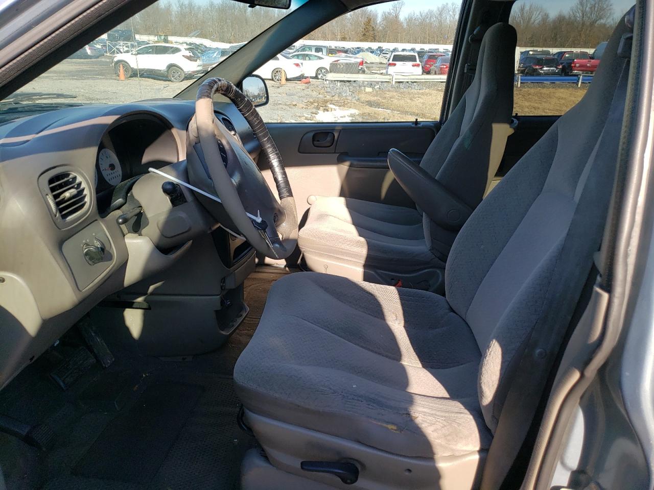 2003 Chrysler Voyager - Image 7