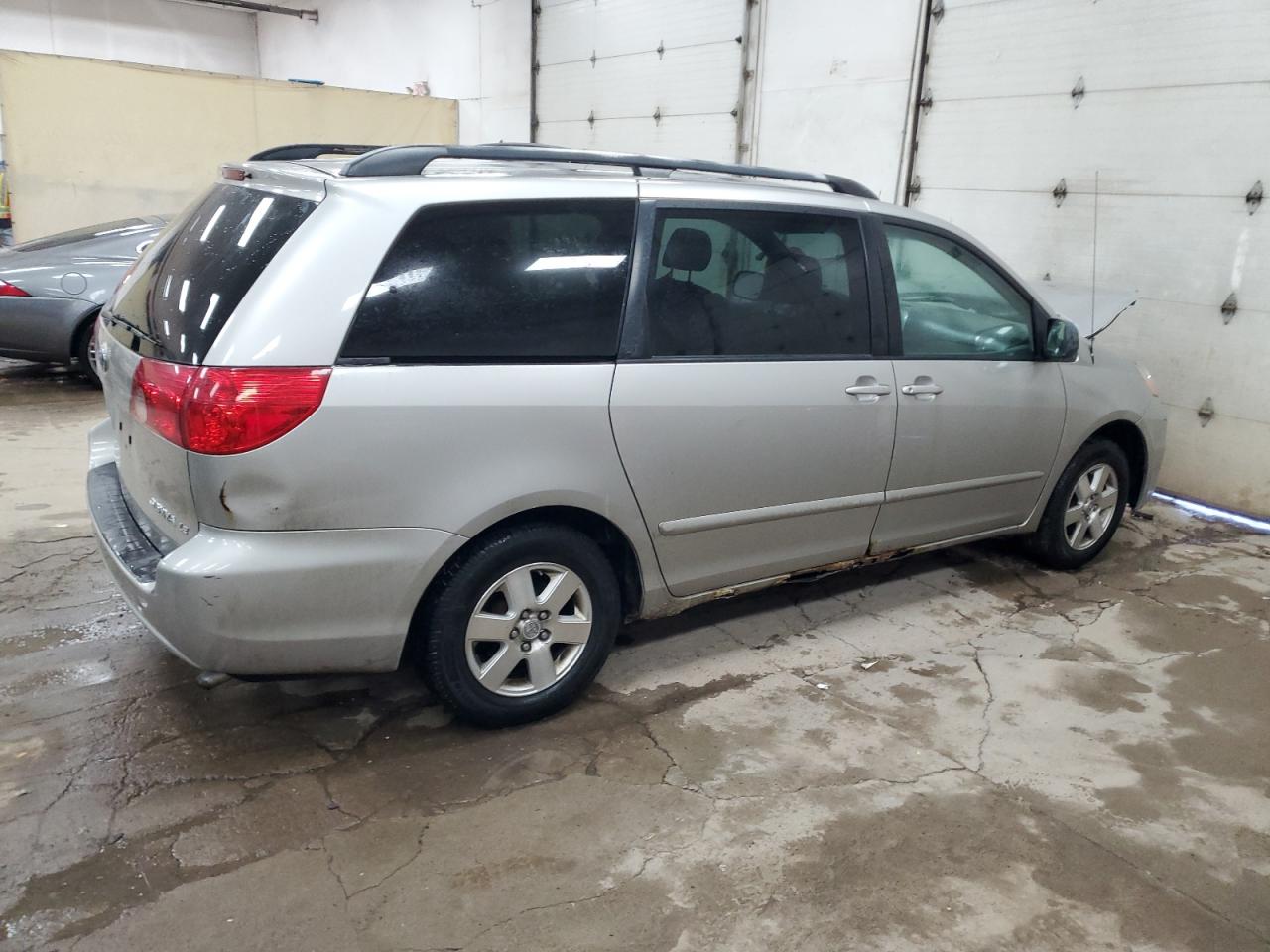2008 Toyota Sienna - Image 3