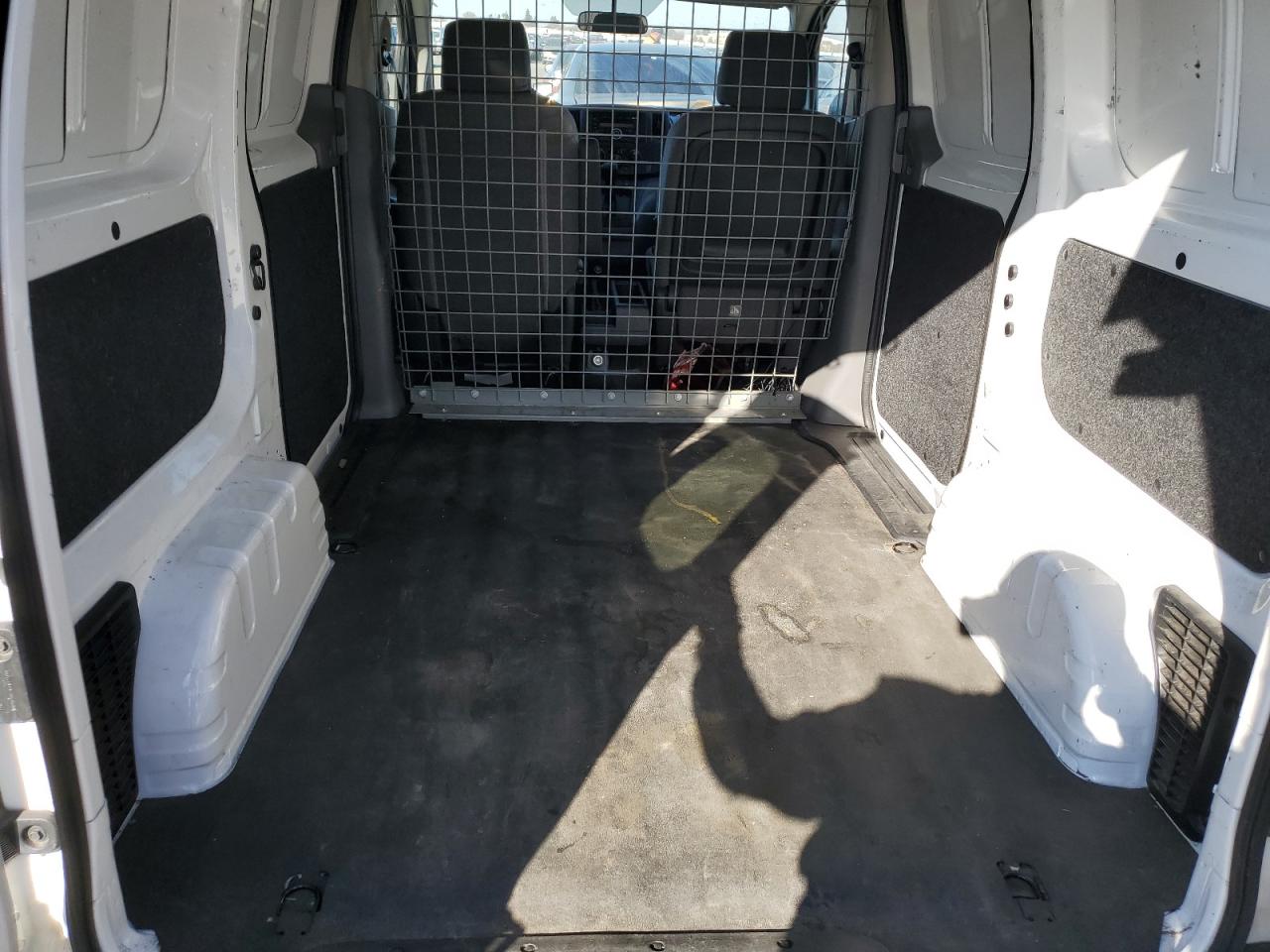 2015 Chevrolet Express - Image 10