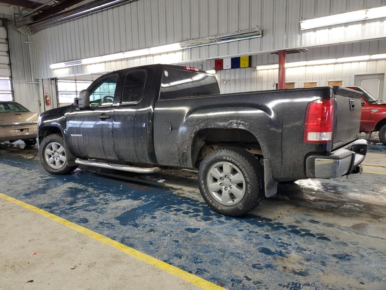 2010 GMC Sierra - Image 2