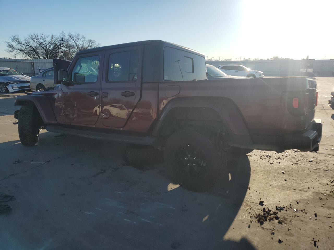 2021 Jeep Gladiator - Image 2
