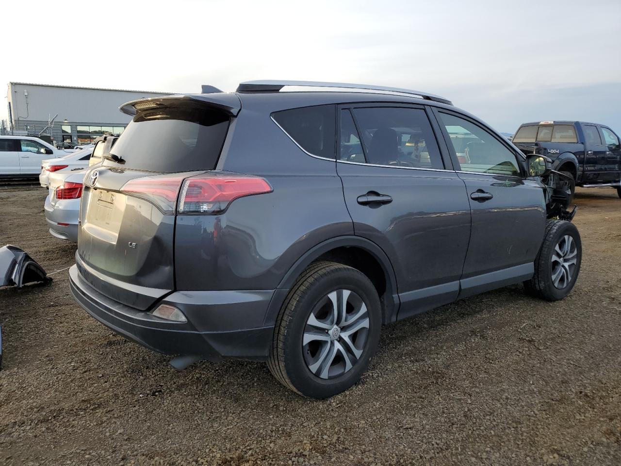 VIN JTMZFREV0GJ096747 2016 TOYOTA RAV4 no.3