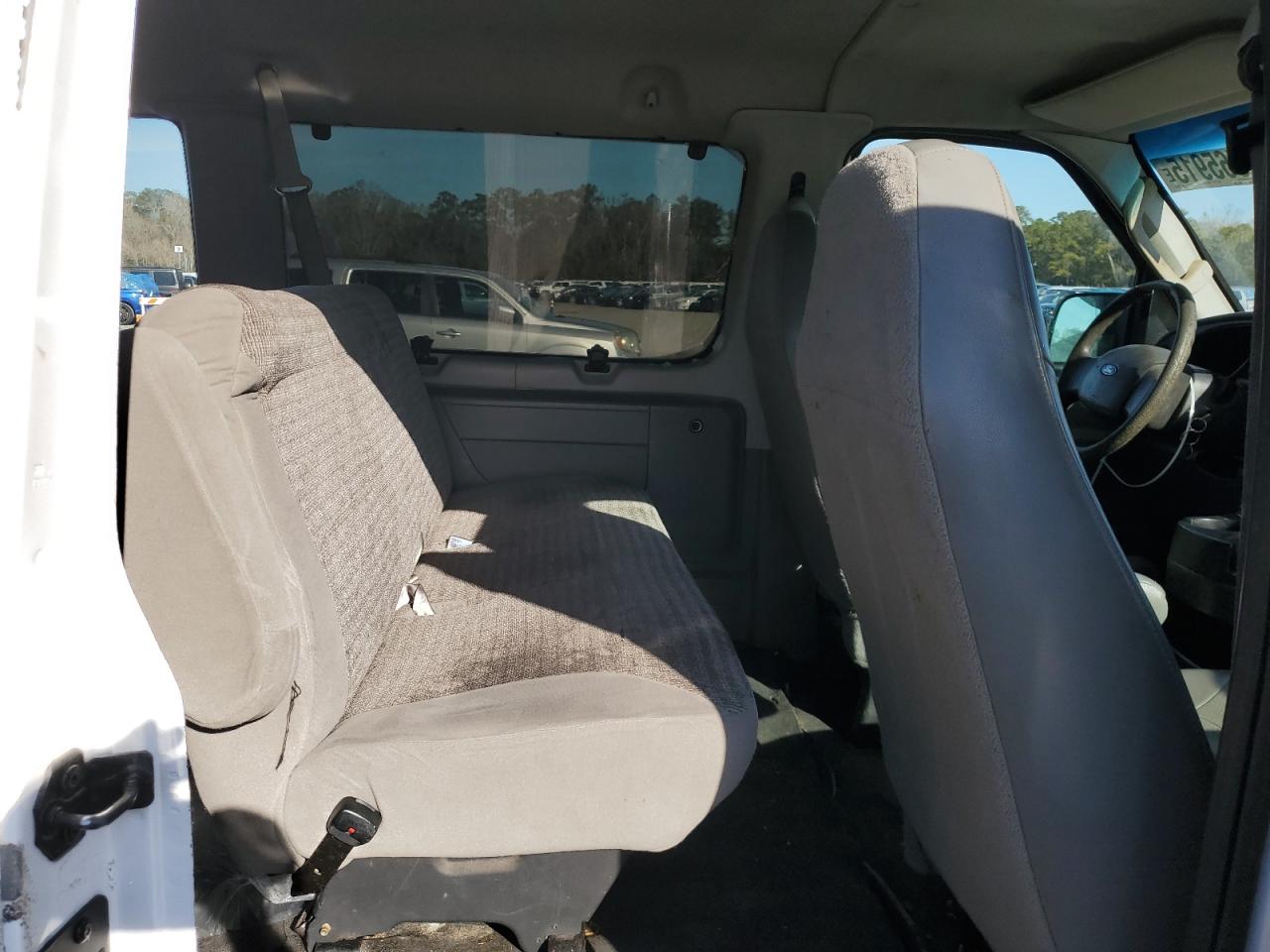 2006 Ford Econoline - Image 11
