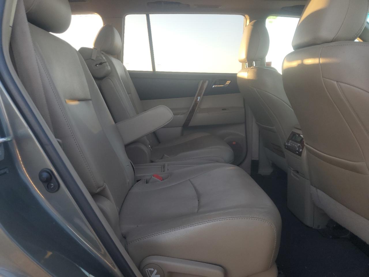 2011 Toyota Highlander - Image 11