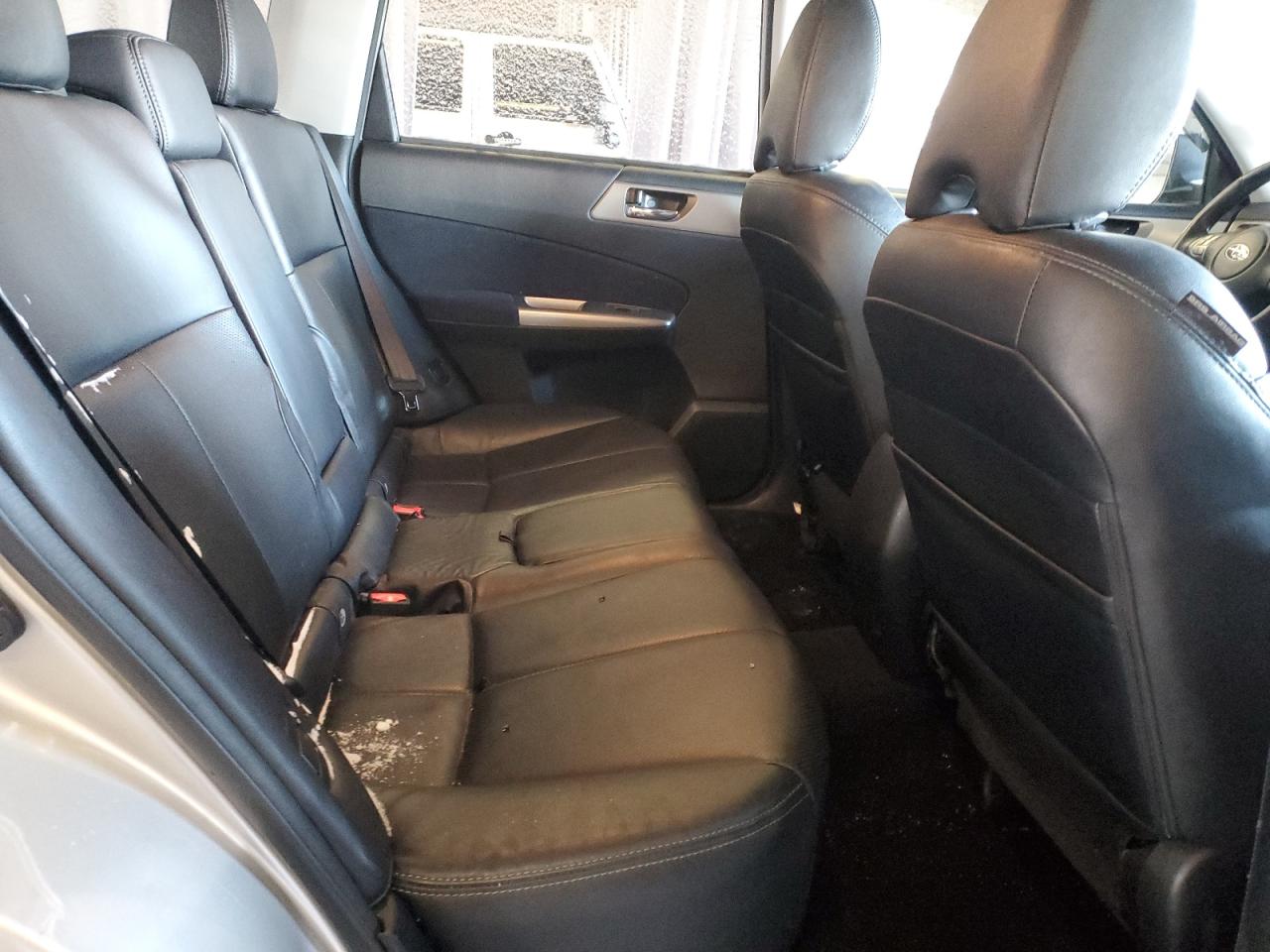 2010 Subaru Forester - Image 12