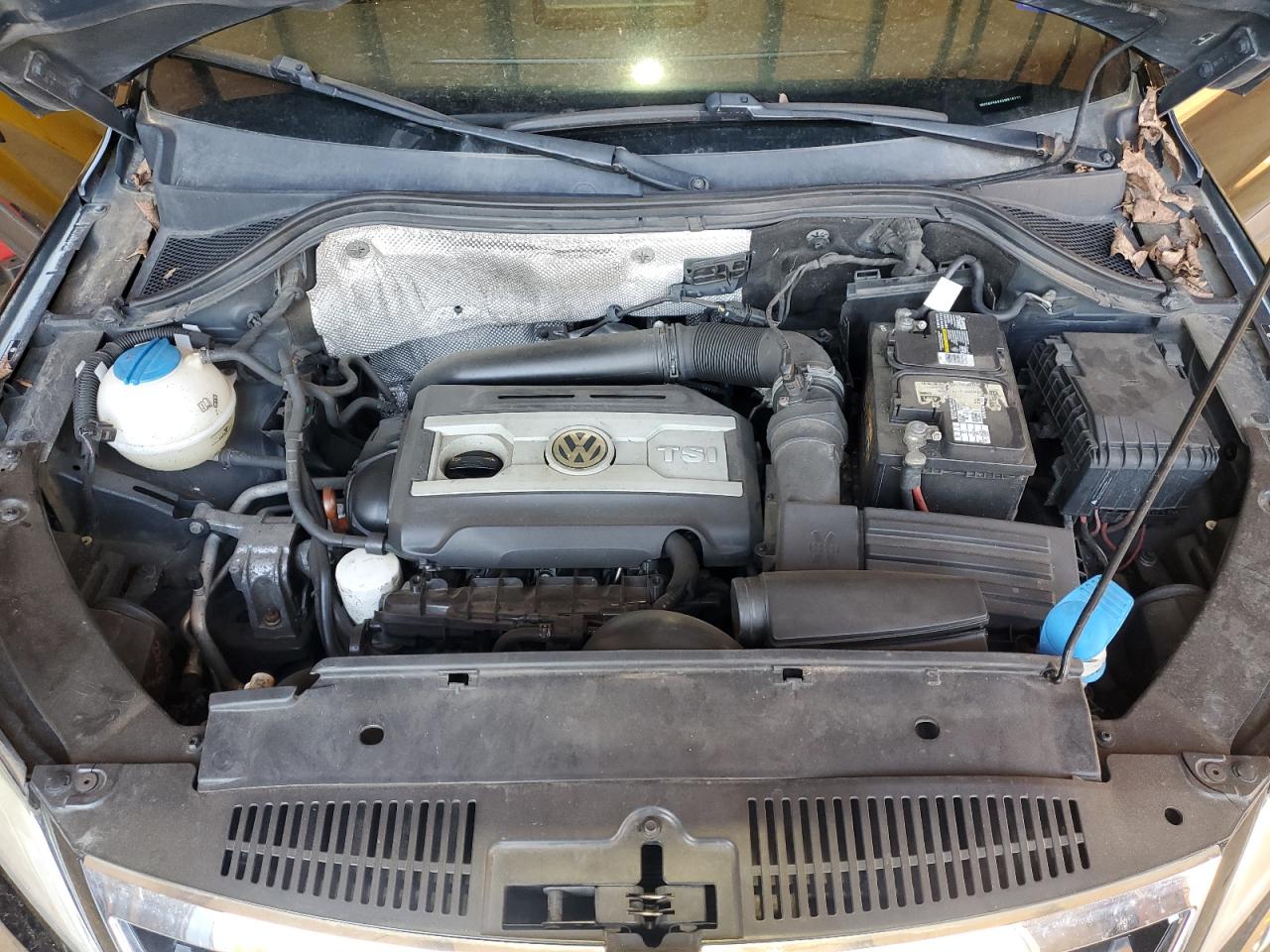 2010 Volkswagen Tiguan - Image 12
