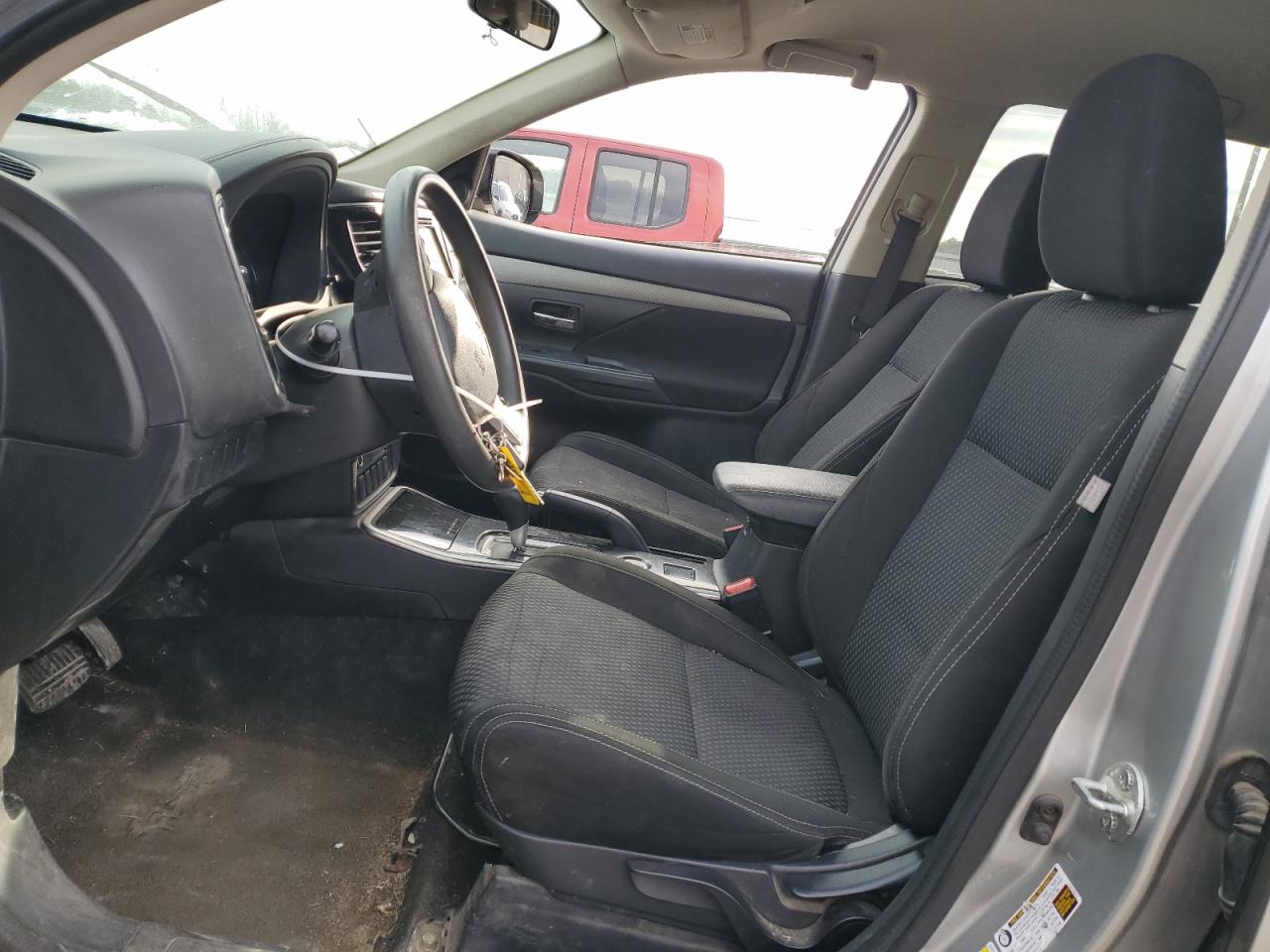 2018 Mitsubishi Outlander - Image 7