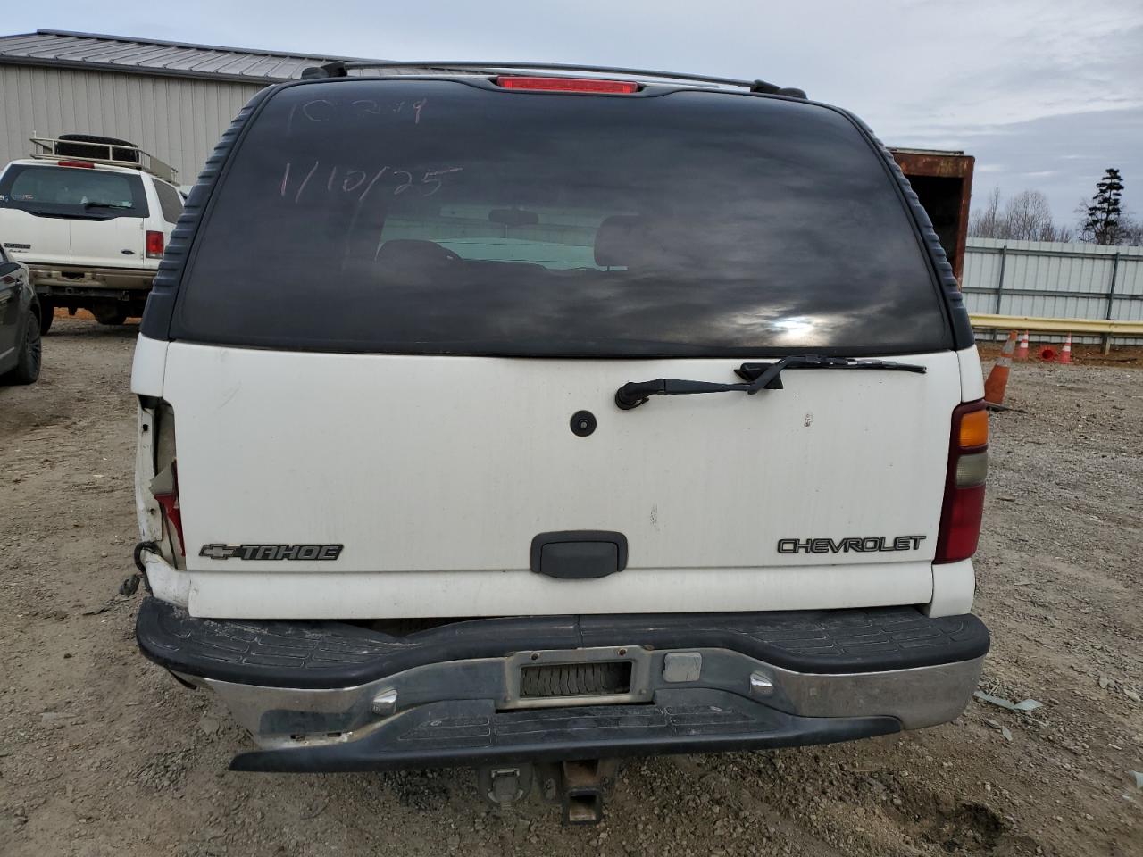 2000 Chevrolet Tahoe K1500 VIN: 1GNEK13T2YJ201665 Lot: 41811335