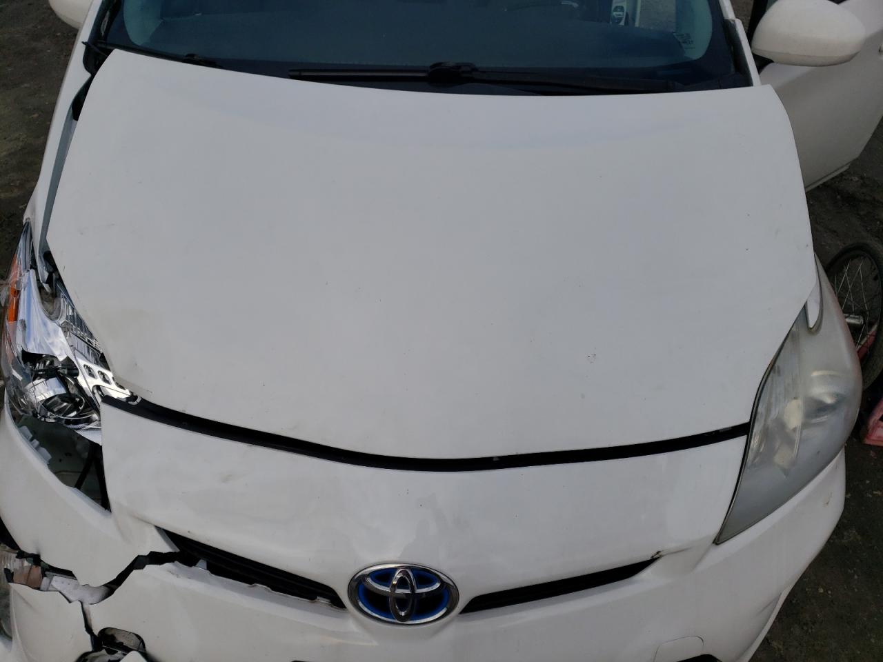 2012 Toyota Prius - Image 11
