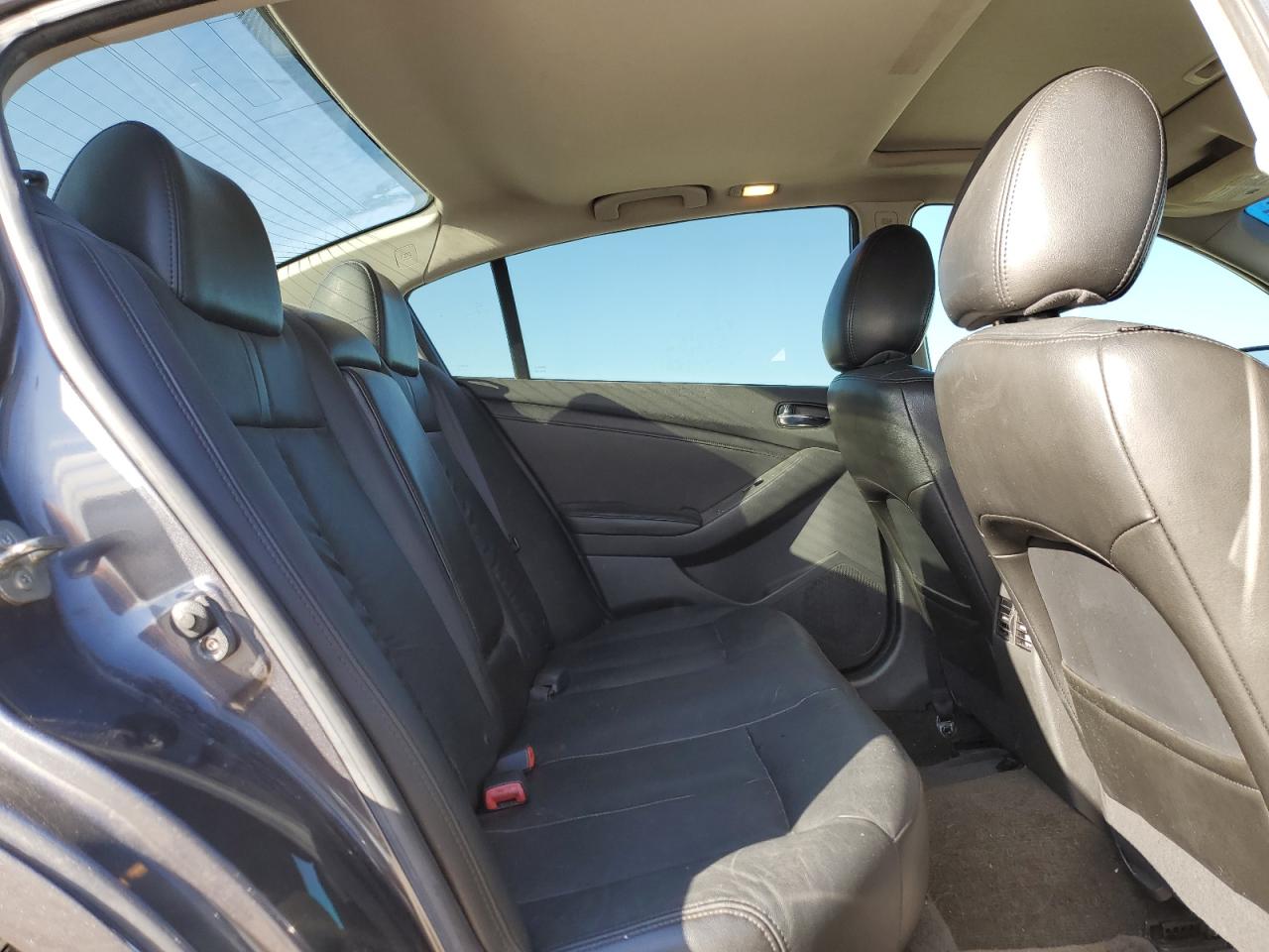 2011 Nissan Altima - Image 10