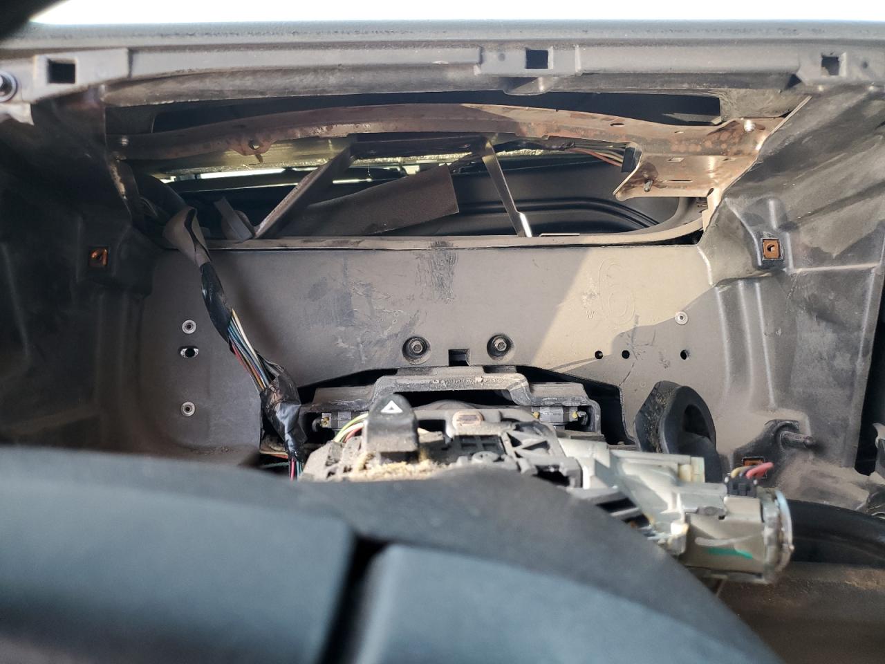 2003 Chevrolet Silverado - Image 9