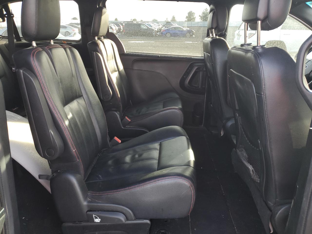 2017 Dodge Caravan - Image 11