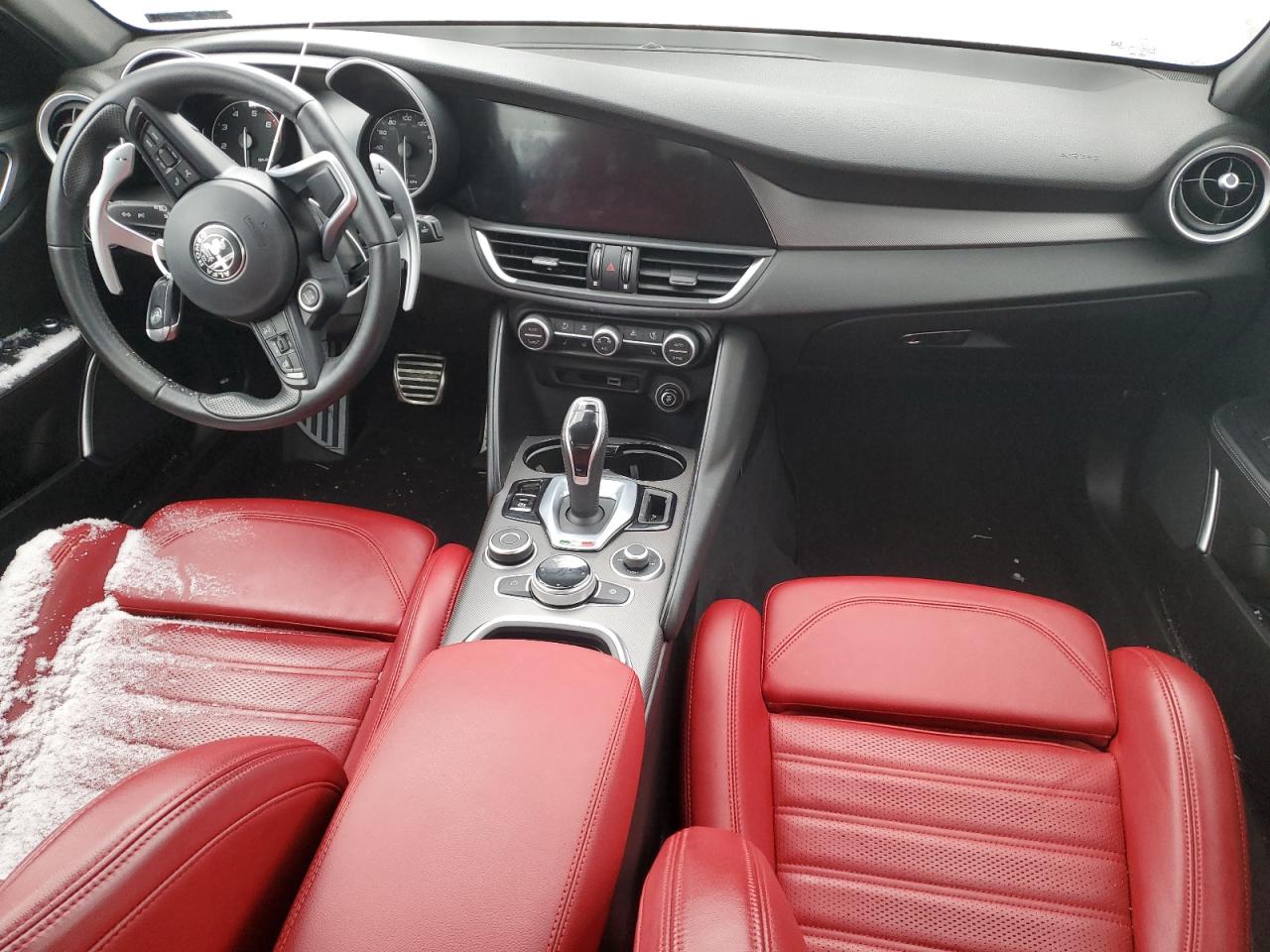 2022 Alfa Romeo Giulia - Image 8