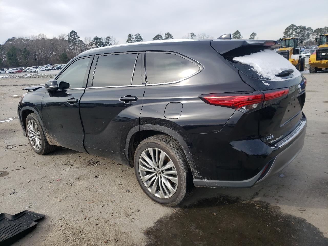 2022 Toyota Highlander - Image 2