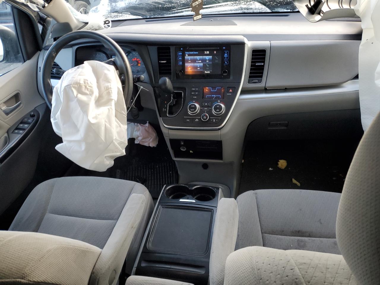 2015 Toyota Sienna - Image 8