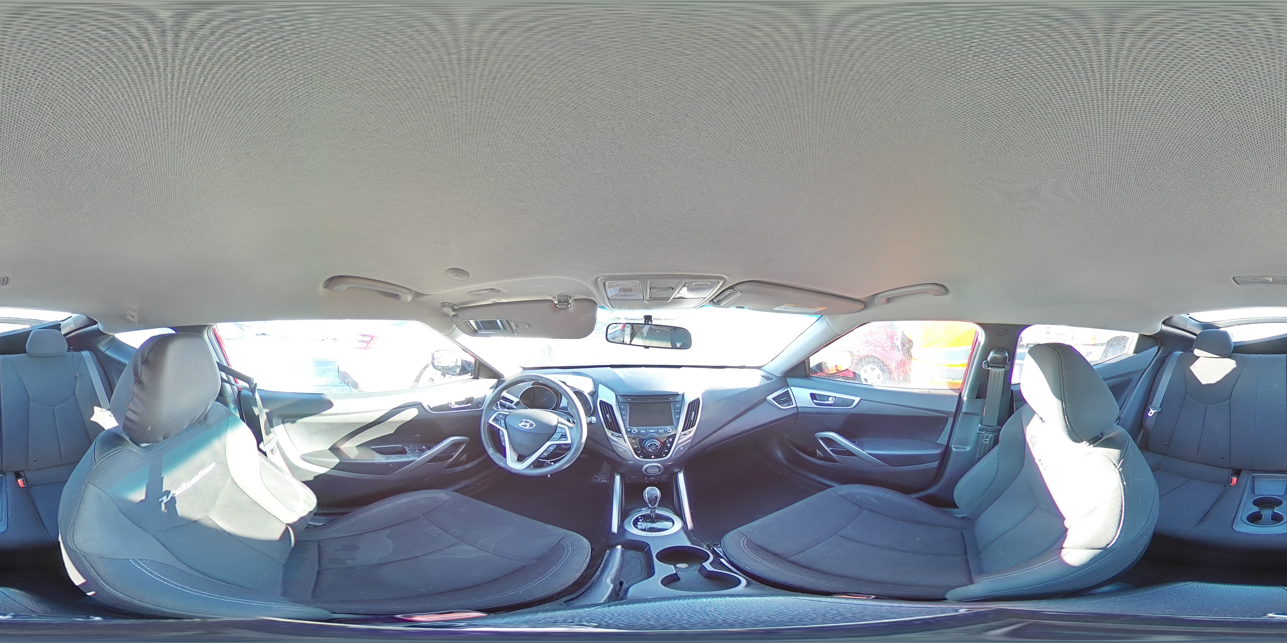 2015 Hyundai Veloster - Image 14