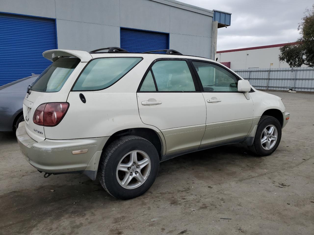 2000 Lexus RX - Image 3