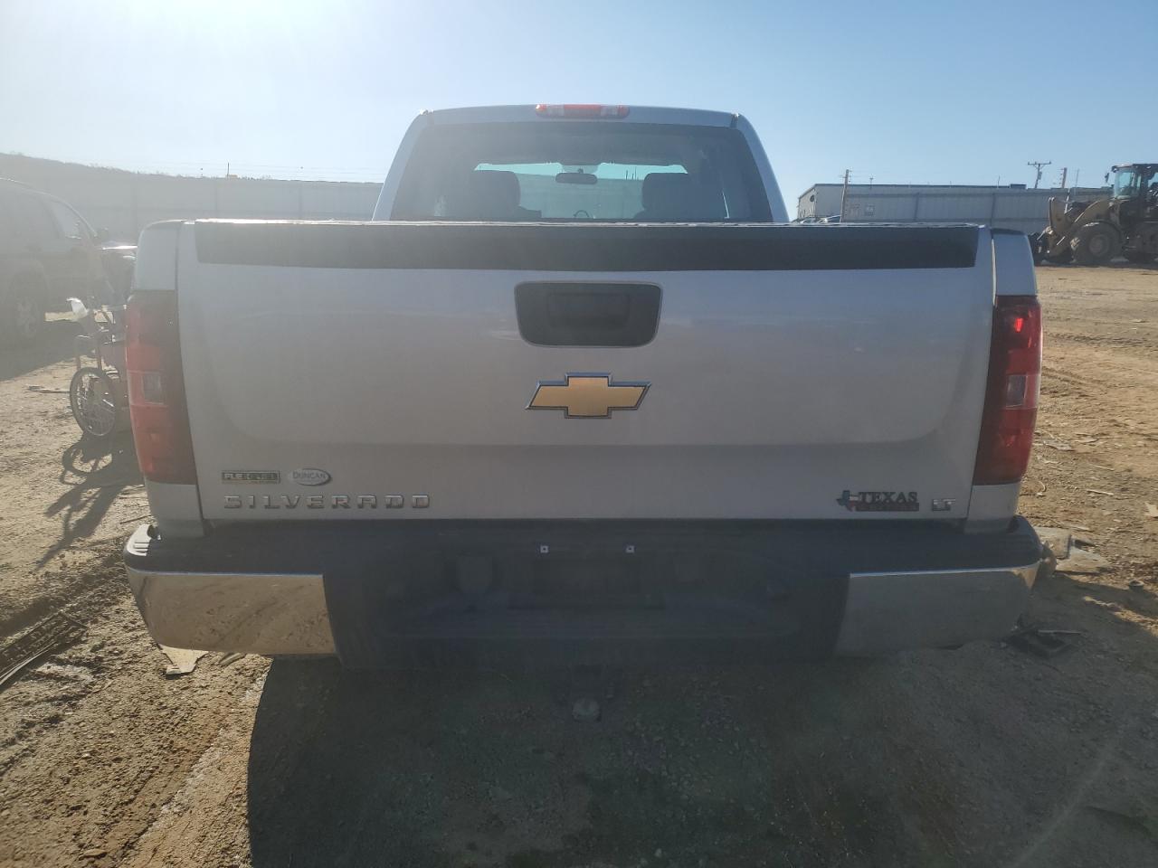 2011 Chevrolet Silverado - Image 6