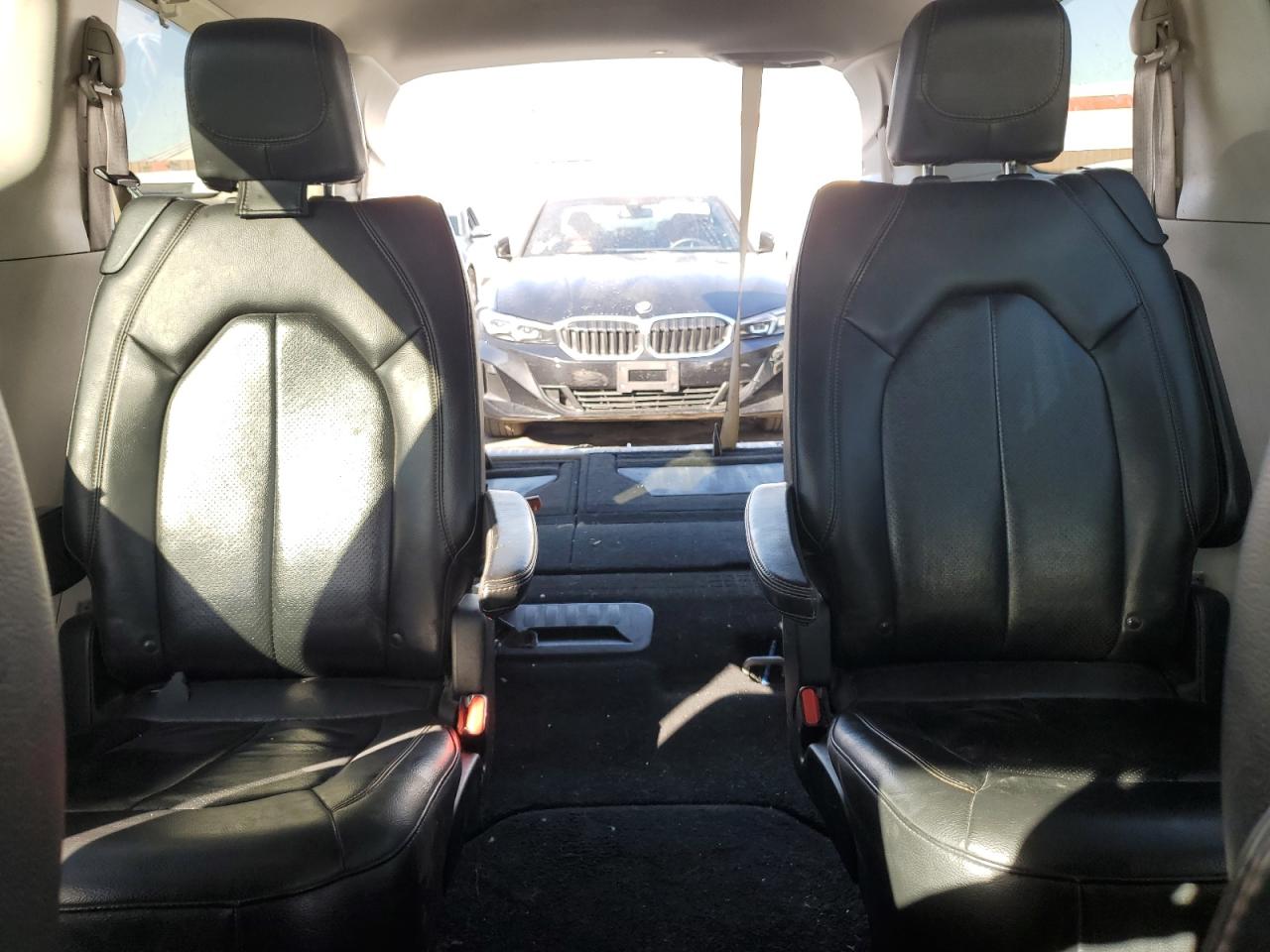 2020 Chrysler Pacifica - Image 10
