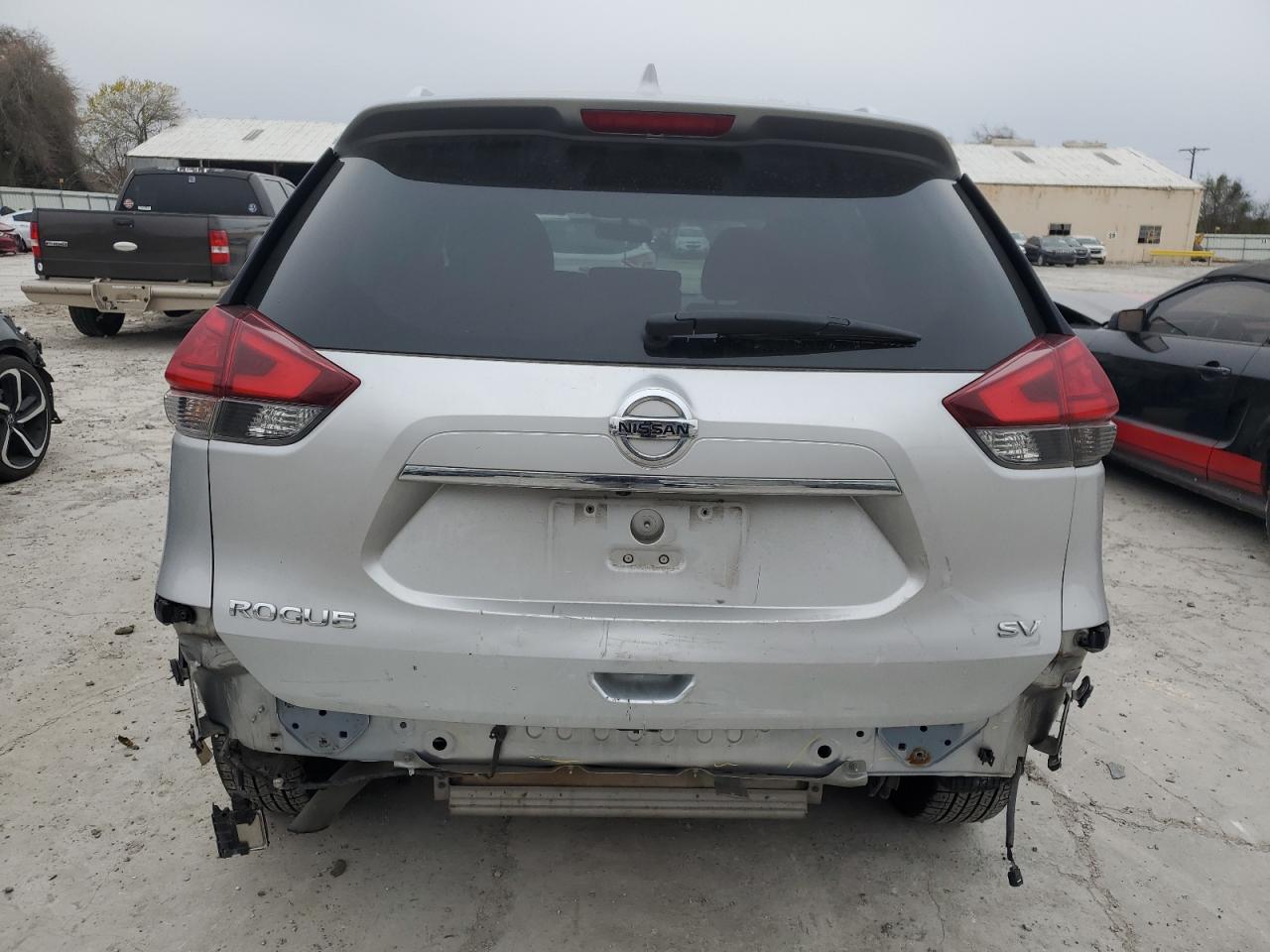 2017 Nissan Rogue - Image 6