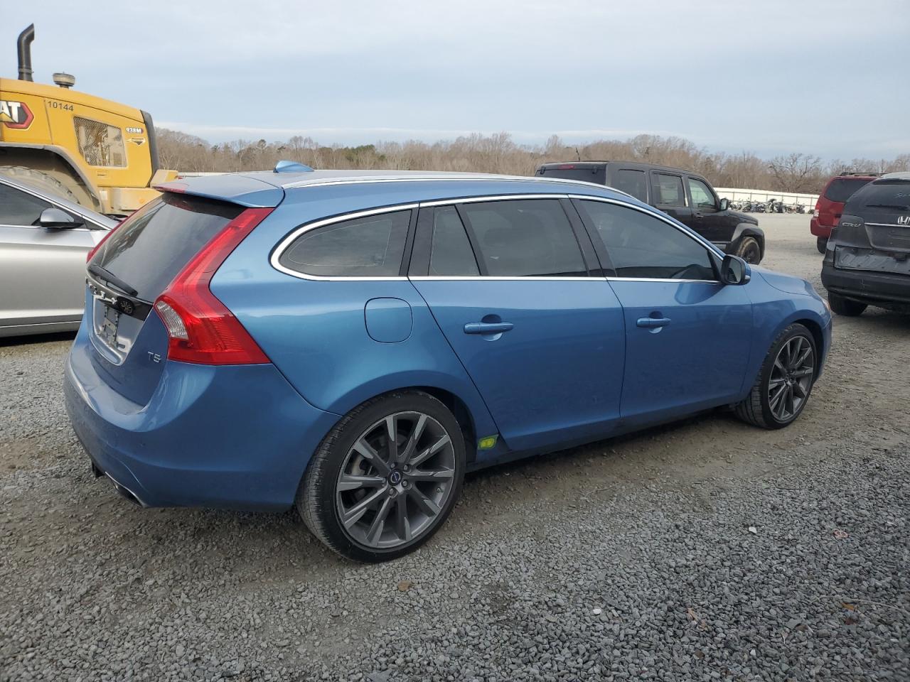 2015 Volvo V60 - Image 3