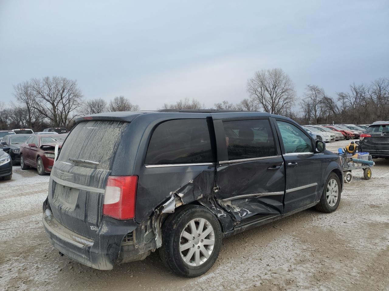 2014 Chrysler Town & Country - Image 3