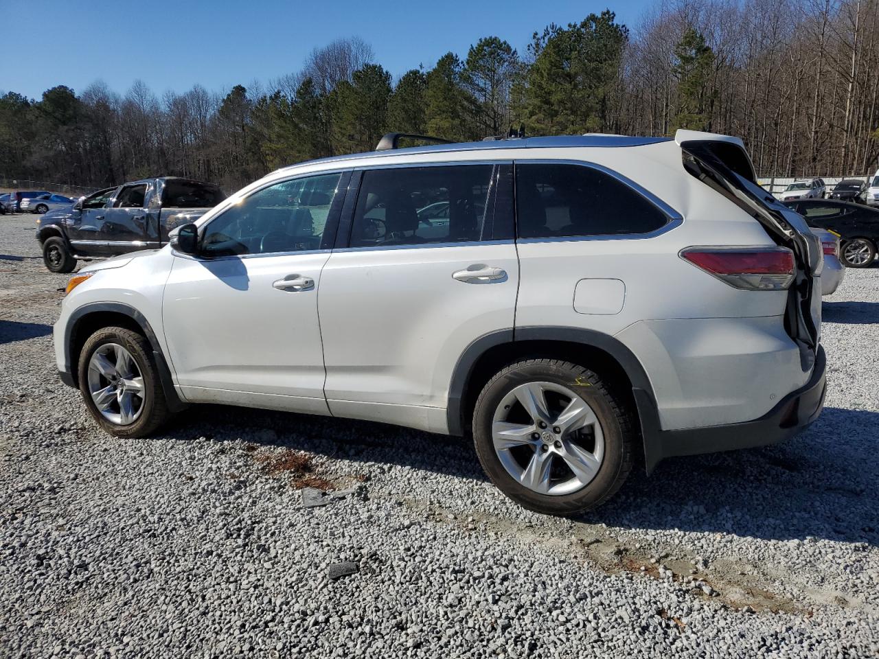 2015 Toyota Highlander - Image 2
