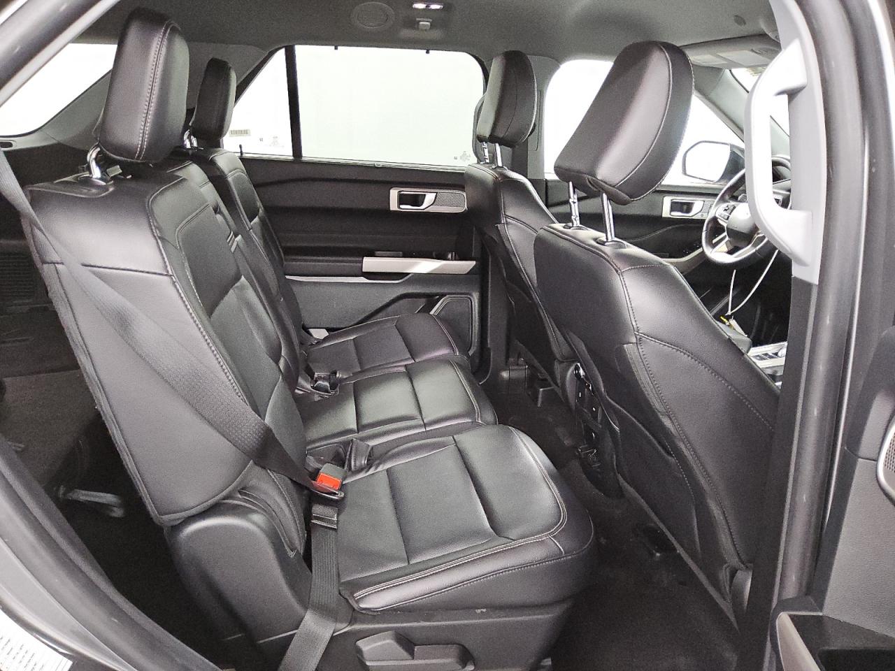 2023 Ford Explorer - Image 11