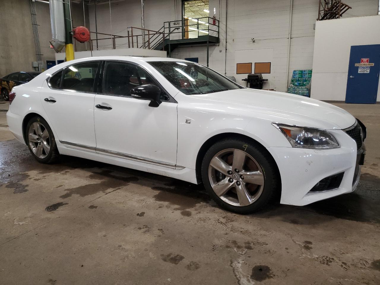 2015 Lexus LS - Image 4