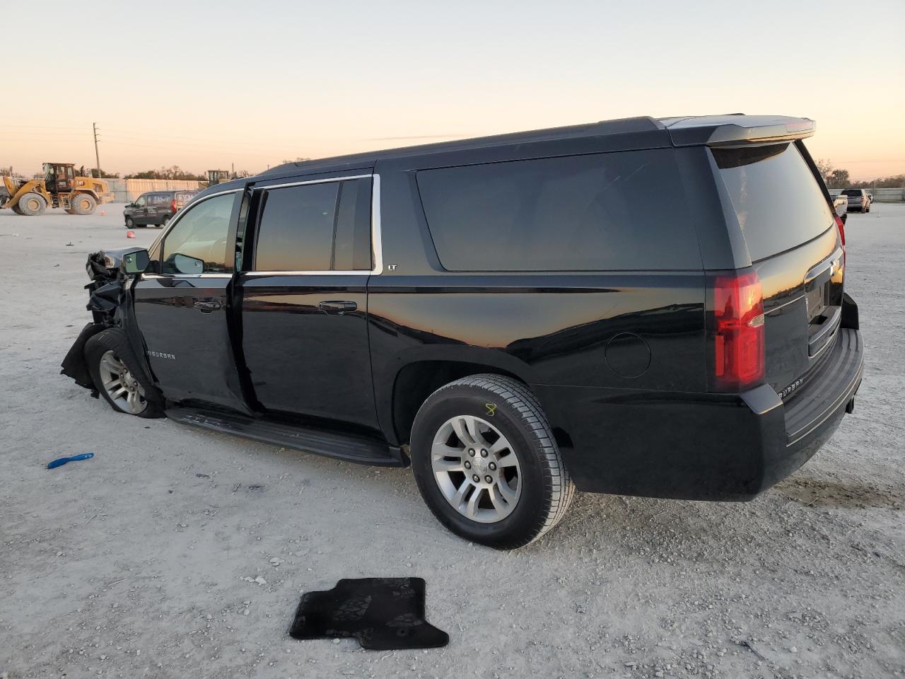 VIN 1GNSKHKC9JR365841 2018 CHEVROLET SUBURBAN no.2