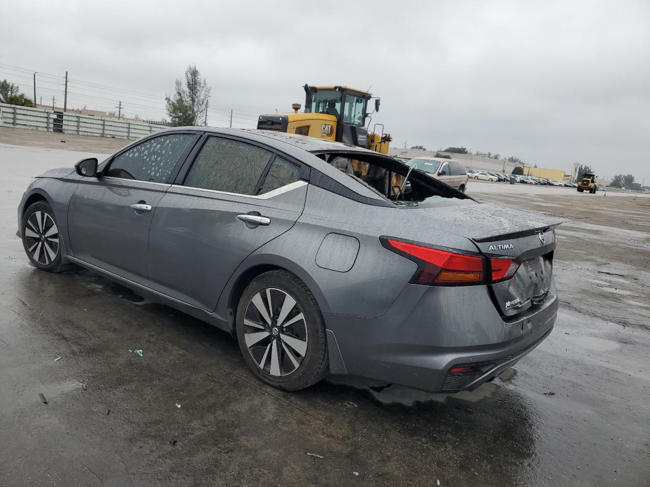 2019 Nissan Altima - Image 2