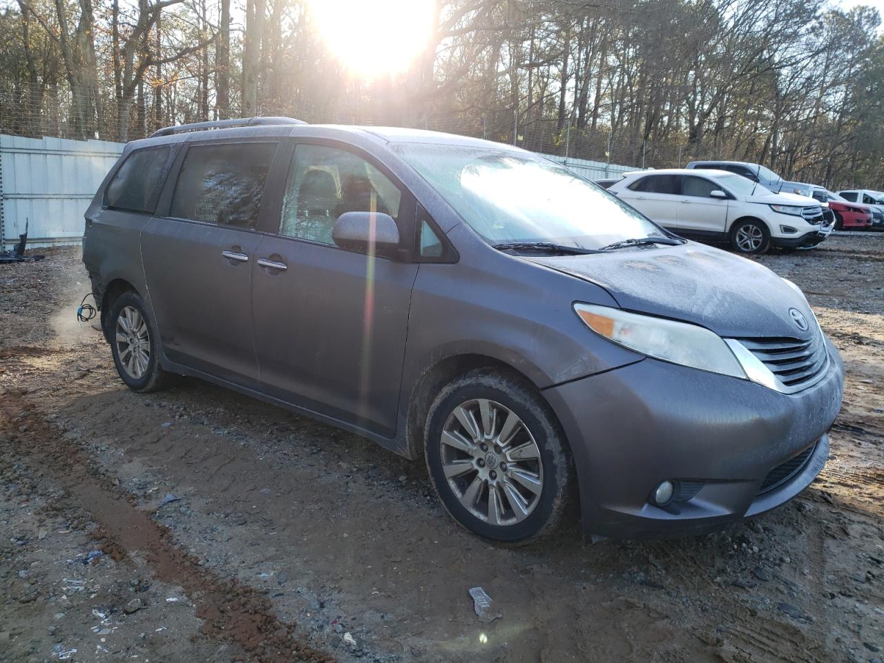 2012 Toyota Sienna - Image 4