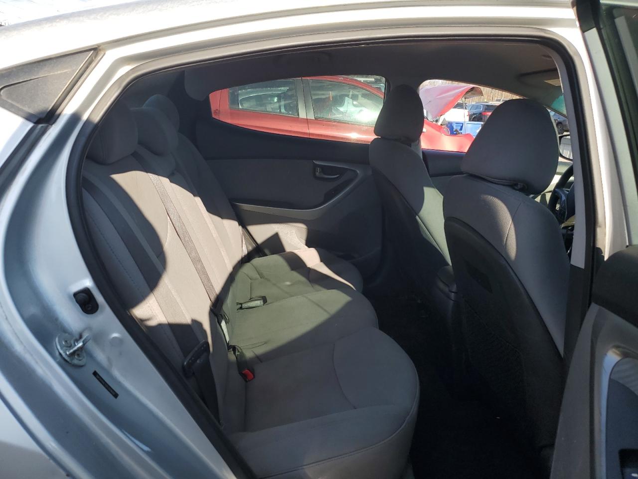 2013 Hyundai Elantra - Image 10