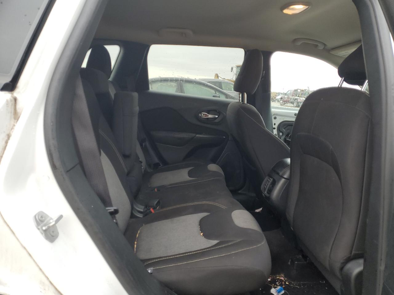 2017 Jeep Grand Cherokee - Image 10