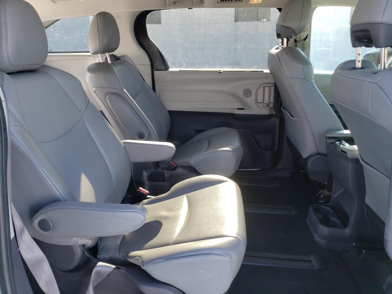 2021 Toyota Sienna - Image 11