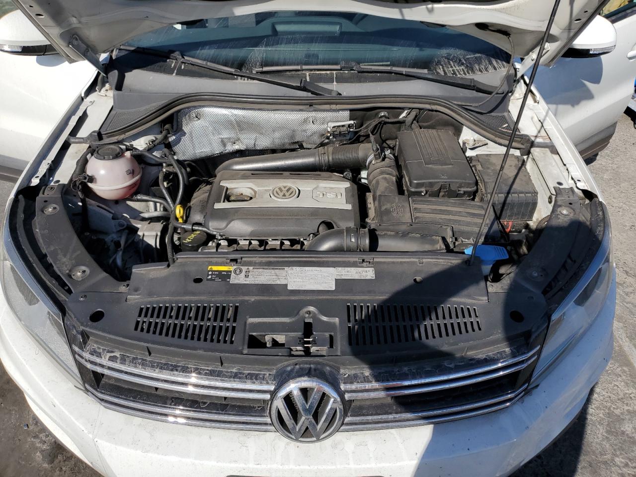 2015 Volkswagen Tiguan - Image 12
