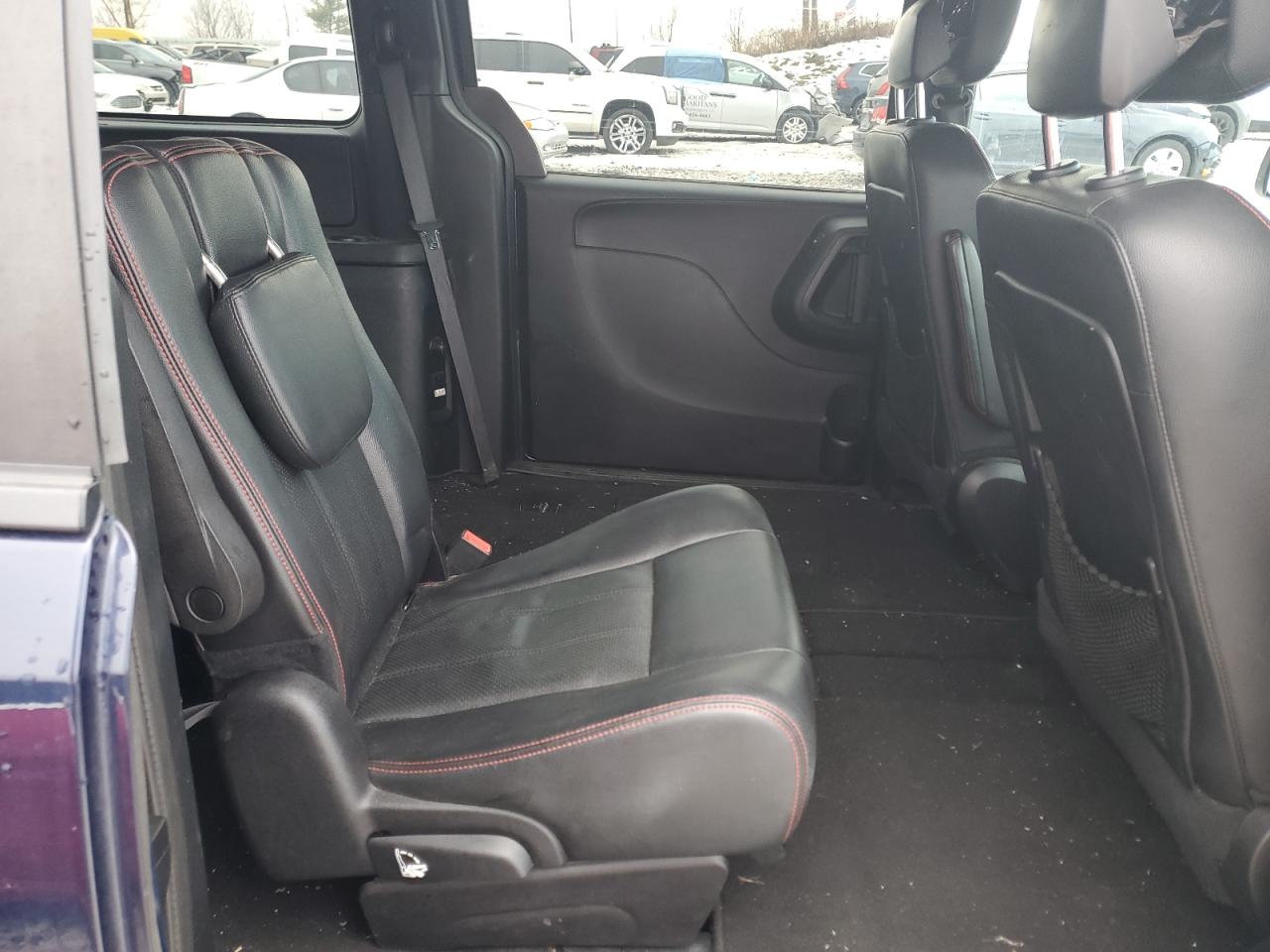 2016 Dodge Caravan - Image 11