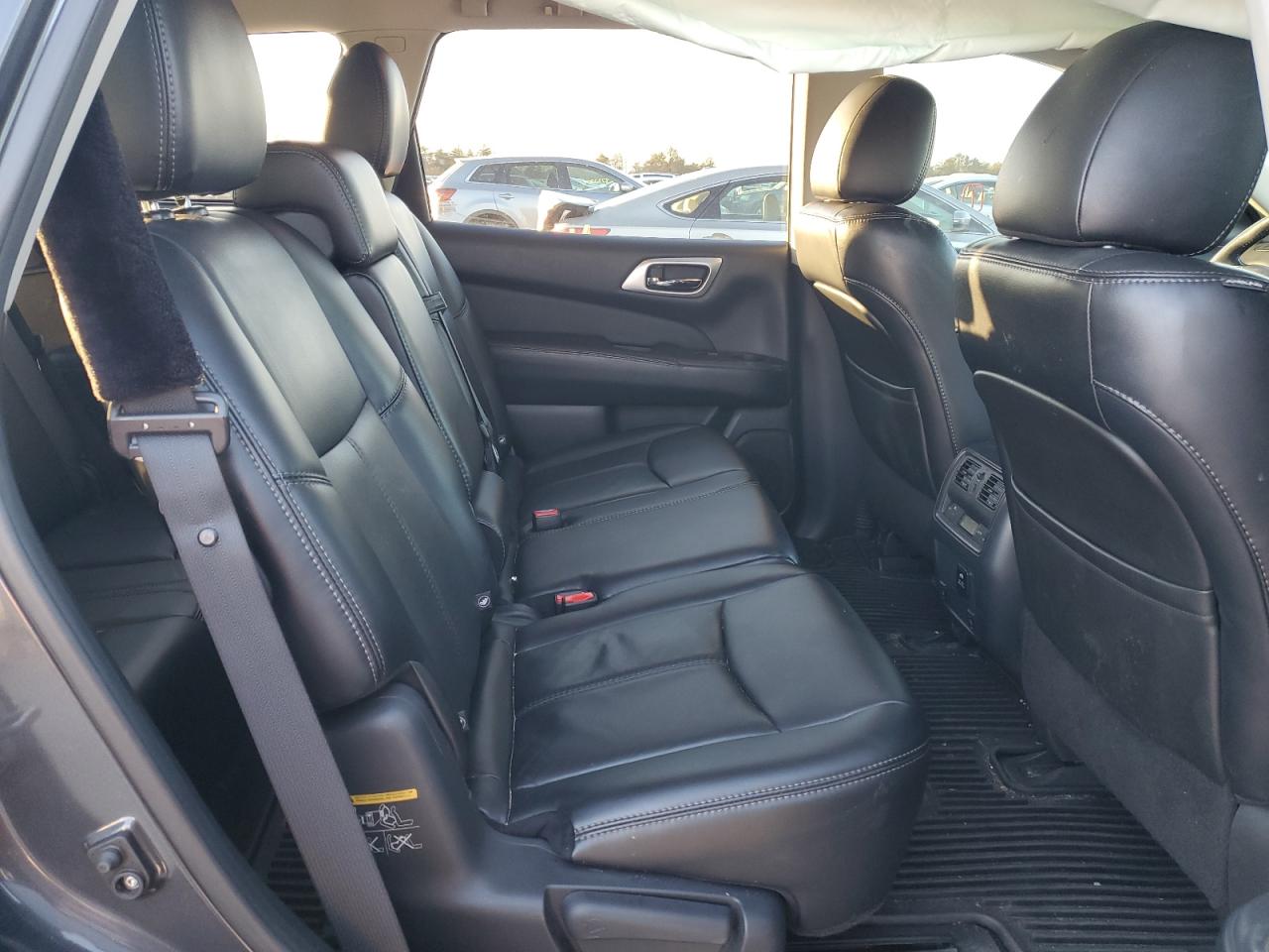 2014 Nissan Pathfinder - Image 11