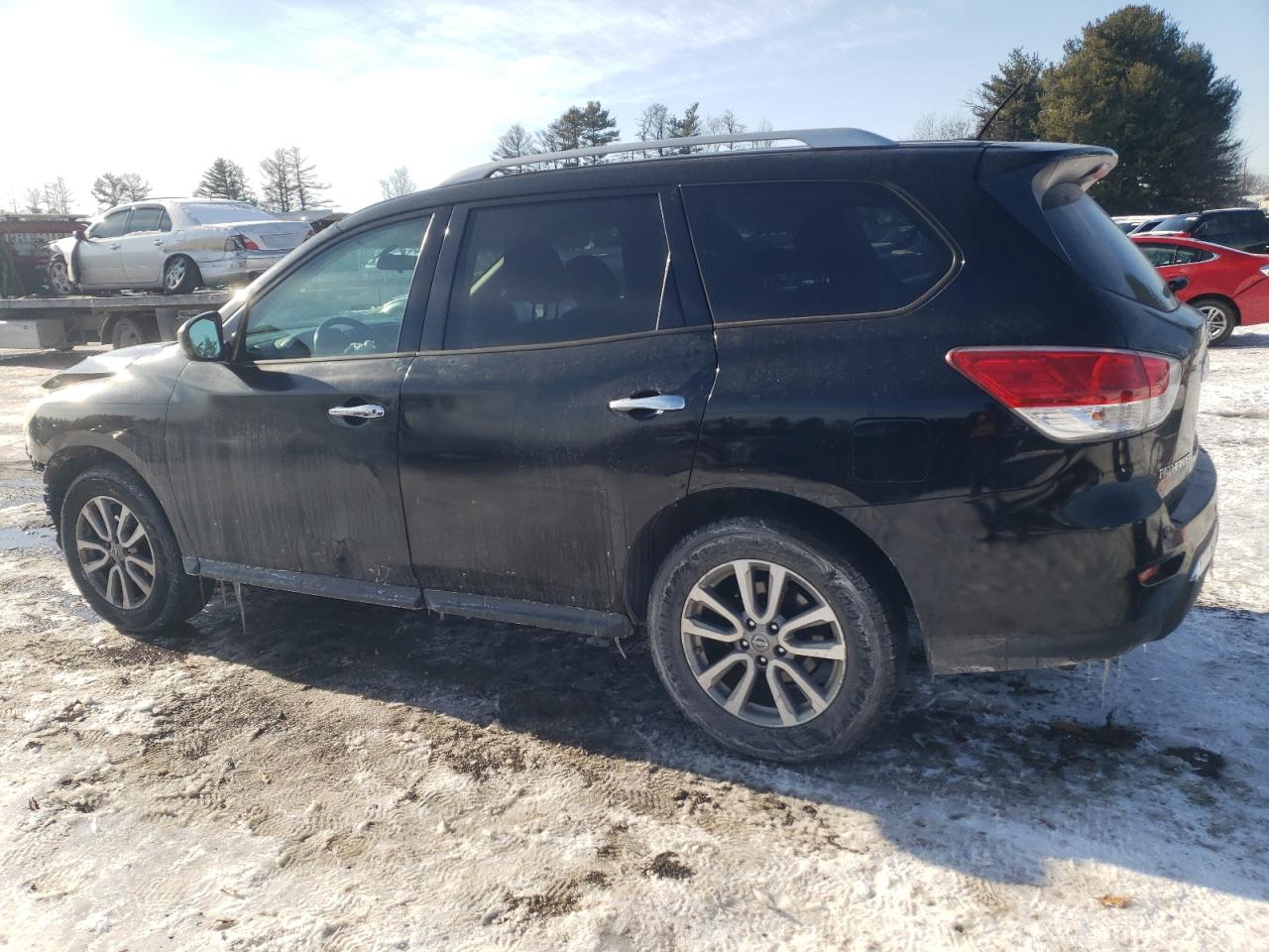 2013 Nissan Pathfinder - Image 2