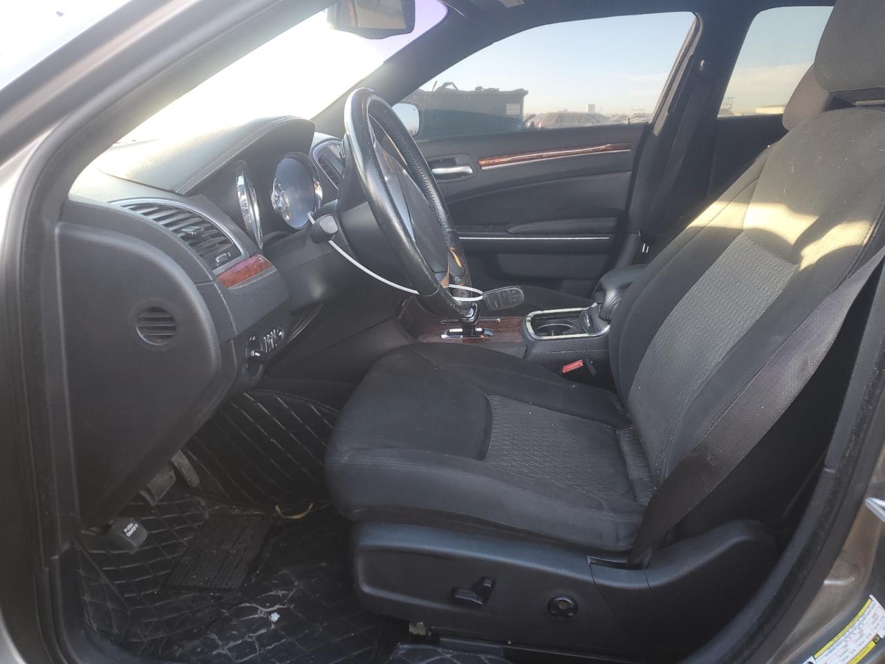 2012 Chrysler 300 - Image 7