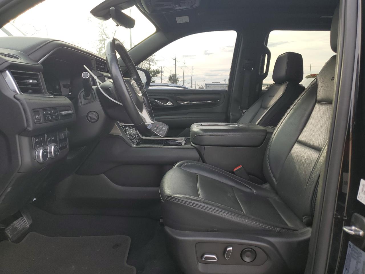 2022 GMC Yukon - Image 7
