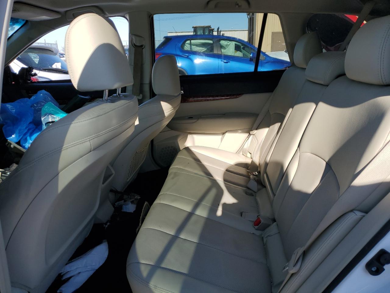 2012 Subaru Outback - Image 11
