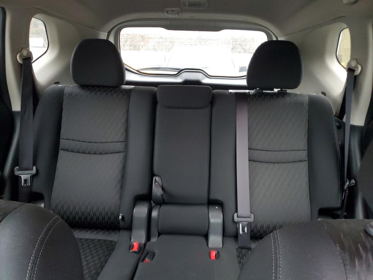 2017 Nissan Rogue - Image 10