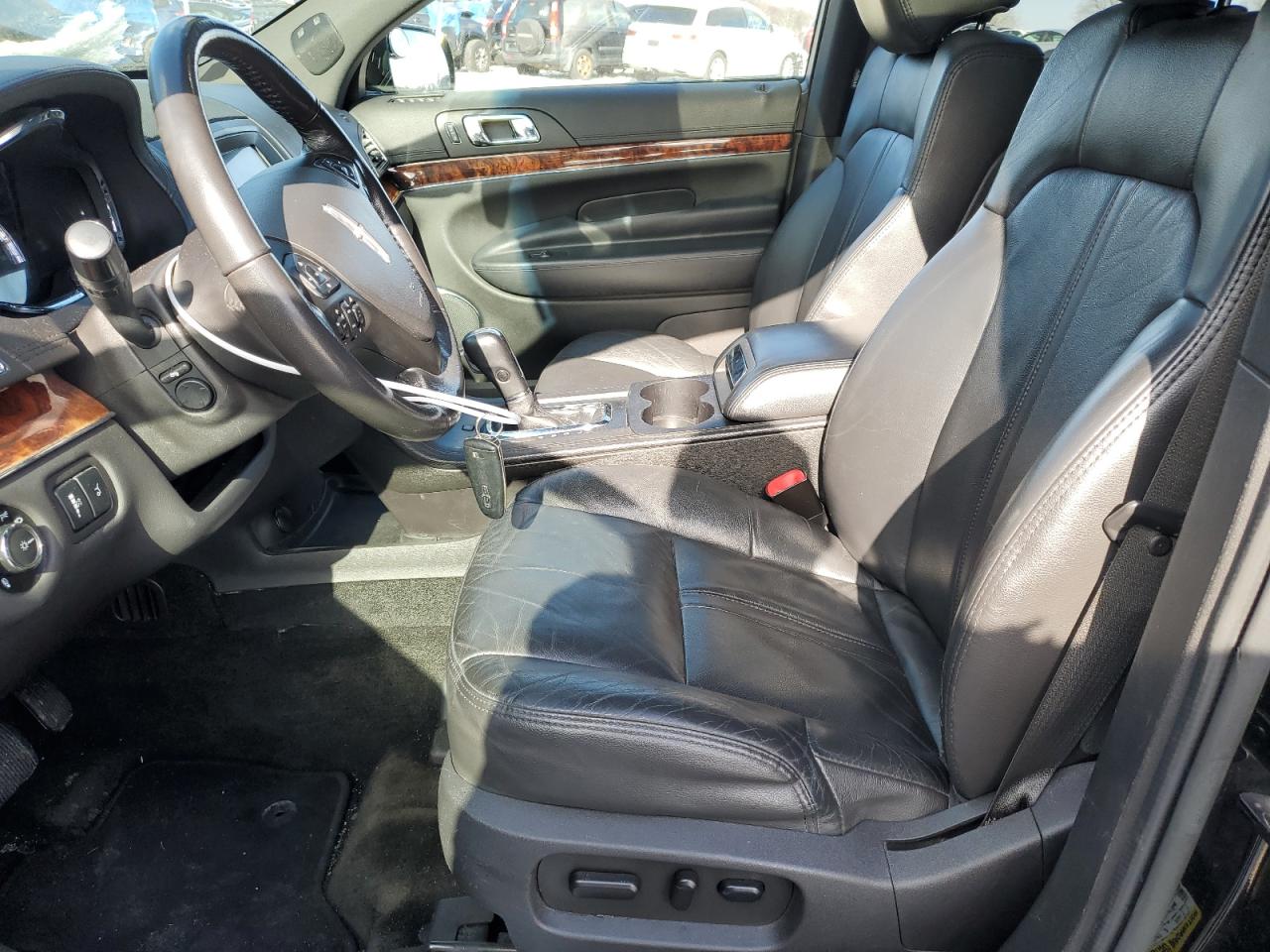 2018 Lincoln MKT - Image 7