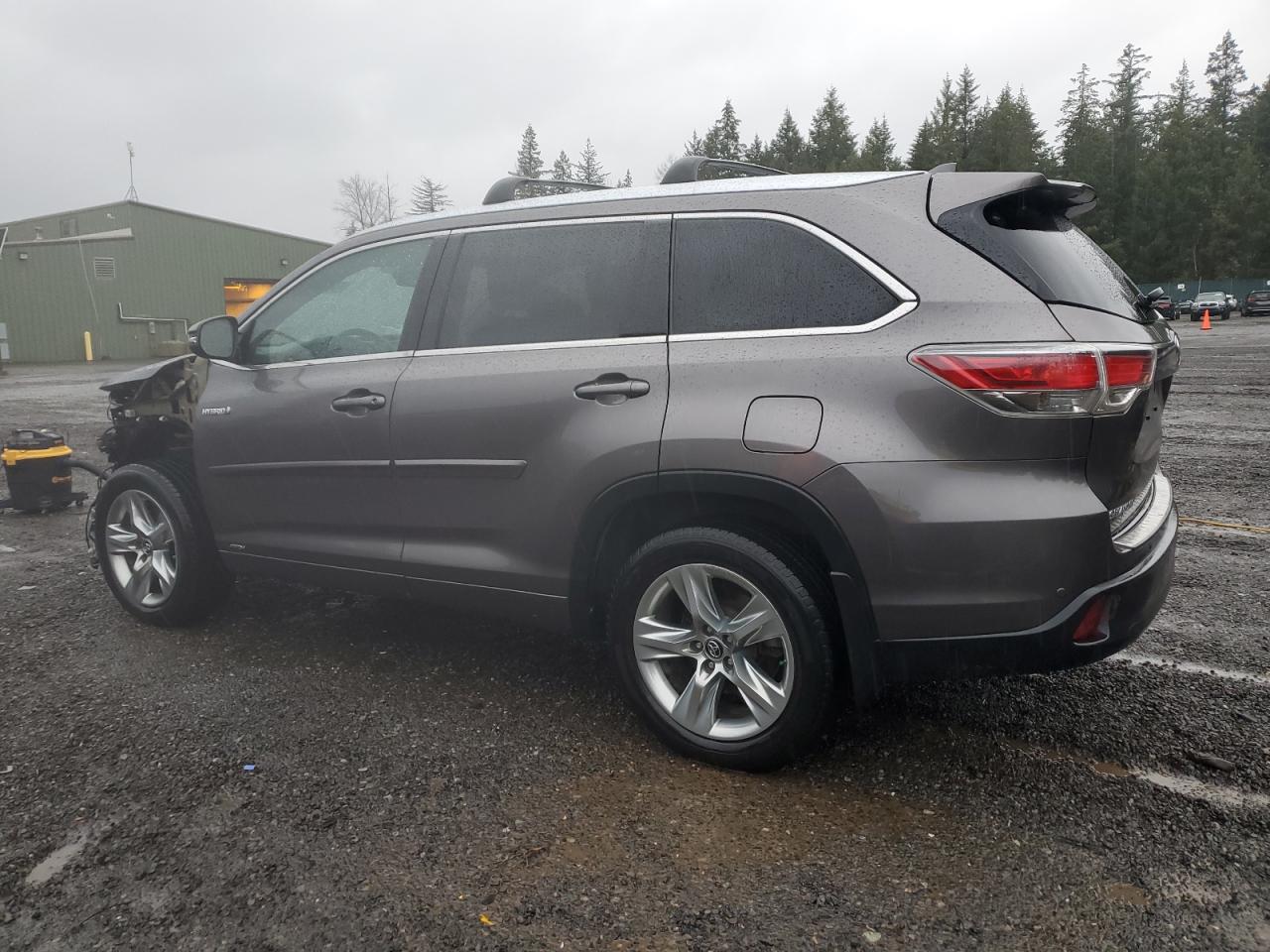 2016 Toyota Highlander - Image 2