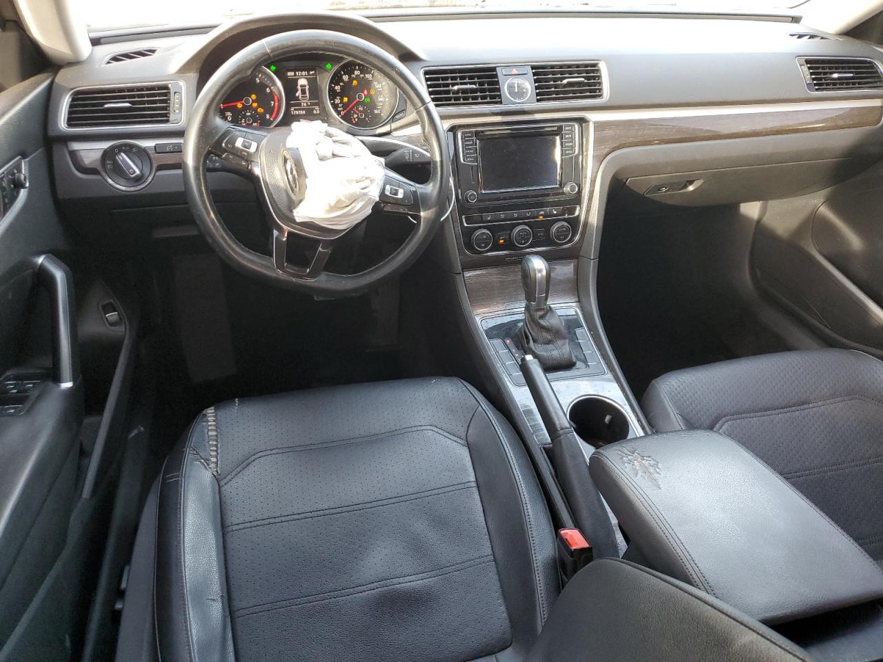 2016 Volkswagen Passat - Image 8