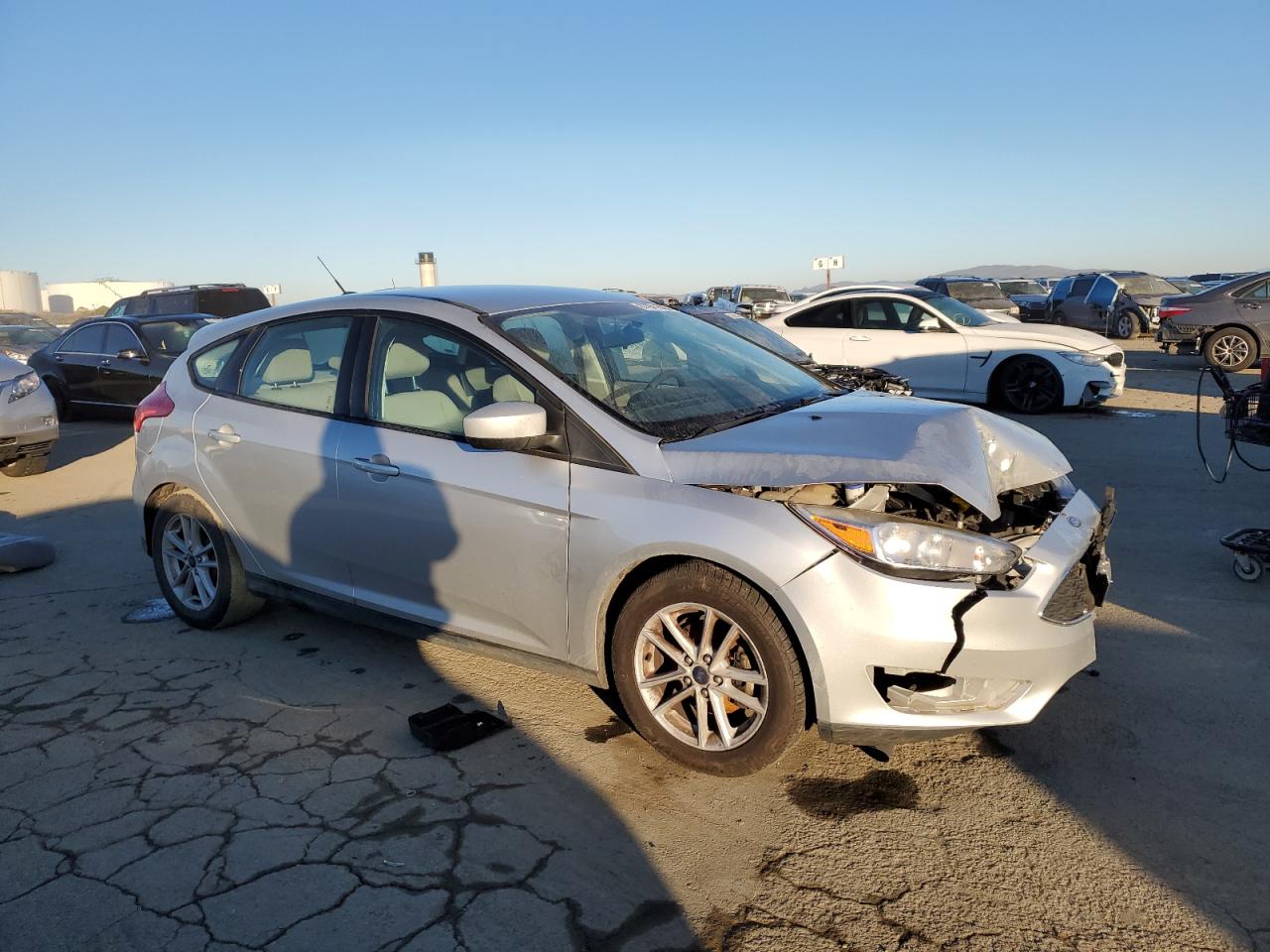 VIN 1FADP3K25JL273535 2018 FORD FOCUS no.4