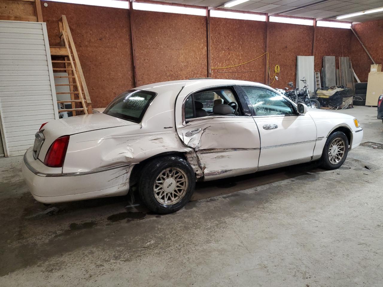 1998 Lincoln Town Car - Image 3