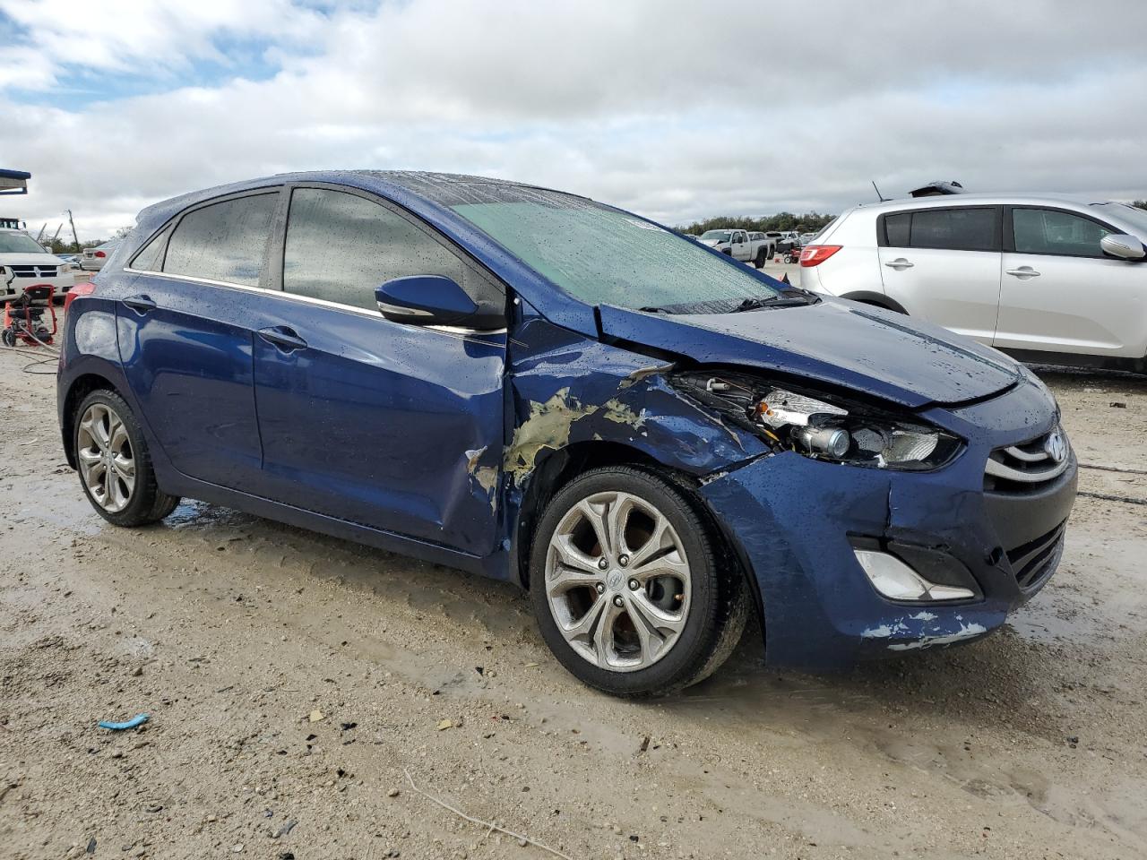 2013 Hyundai Elantra - Image 4